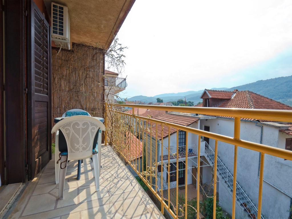 Apartments Srhoj Stari Grad  Exterior foto