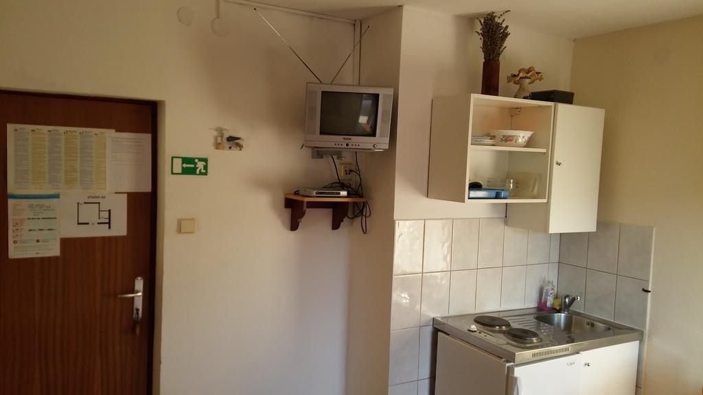 Apartments Srhoj Stari Grad  Exterior foto